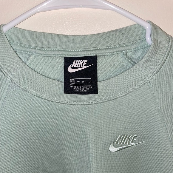 Women’s Nike sweatshirt - Picture 3 of 4